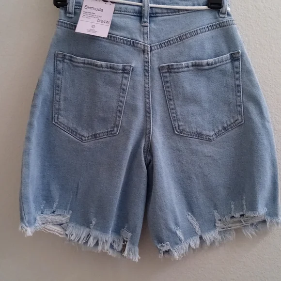 New with tags Super High Rise Bermuda shorts 0/24W - Picture 3 of 6